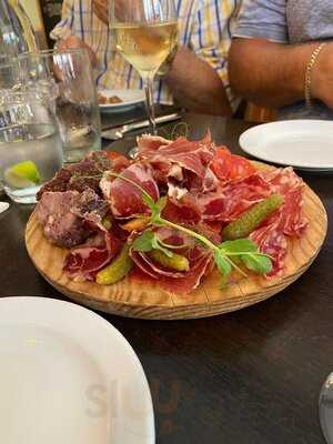 Petit Pois Restaurant