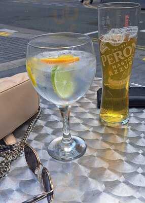 Manhattan Bar And Grill