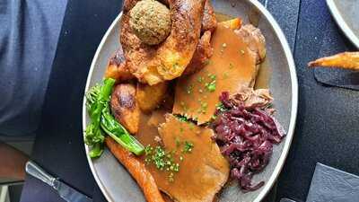 Manhattan Bar And Grill