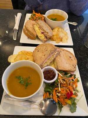 Greens Cafe & Bistro