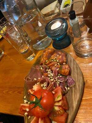 La Mama Latin Tapas Bar & Restaurant