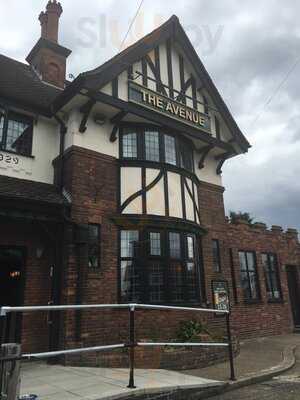 The Avenue Pub