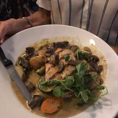 Level Cafe Bar & Grill