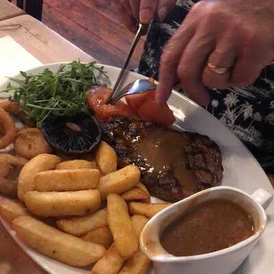 Level Cafe Bar & Grill