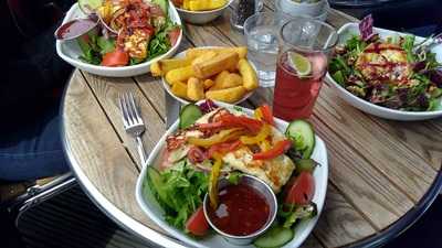 Level Cafe Bar & Grill