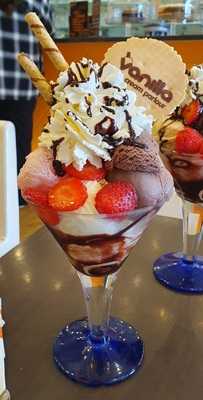 Vanilla Ice Cream Parlour