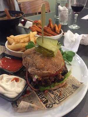 Natural Bar & Kitchen