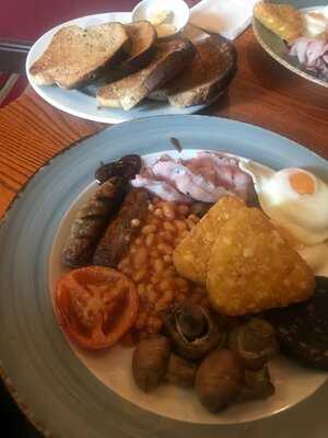 Tree Tops Pub & Grill