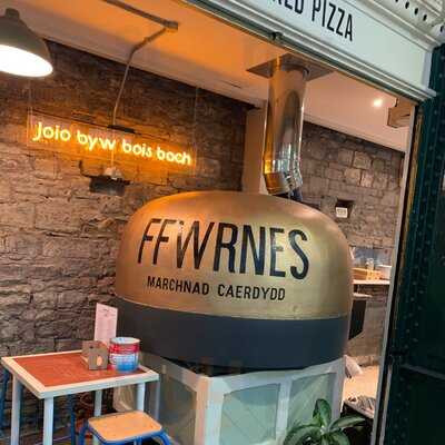 Ffwrnes Pizza