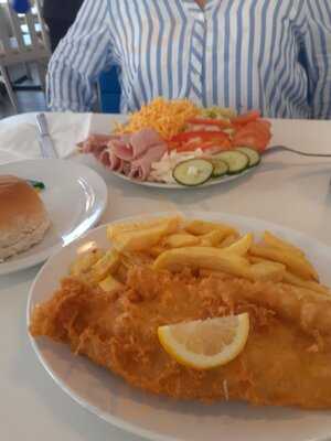 Pier 6 Boardwalk Cafe