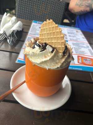 Pier 6 Boardwalk Cafe