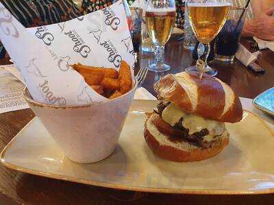 1884 Wine And Tapas Bar