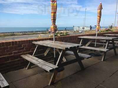 Roedean Cafe & Miniature Golf Course