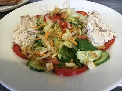 Roedean Cafe & Miniature Golf Course