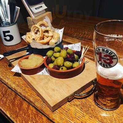 The Town Hall Tavern