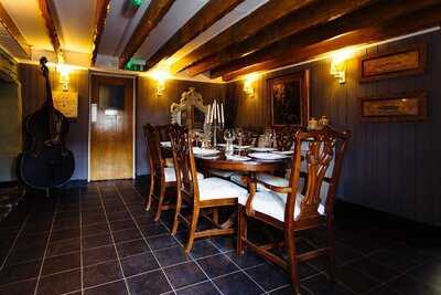 The Greyhound (botcheston)