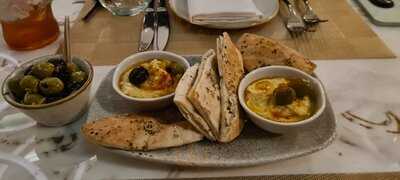 Noel's Bar And Restaurant