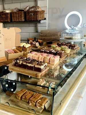The Artisan Cakery