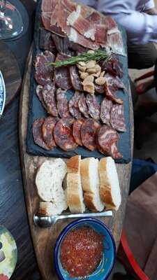 La Casa Delicatessen