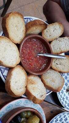 La Casa Delicatessen