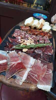 La Casa Delicatessen