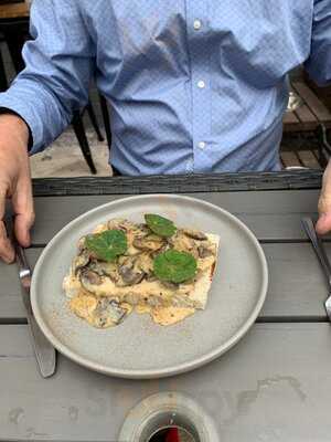 The Red Lion Thurgarton