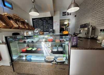 Brewsters Cafe And Cob Shop