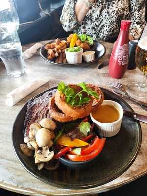 The Merchants Tavern