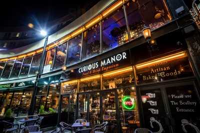 Curious Manor