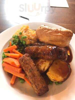 Fox & Hounds Hotel - Photo 8