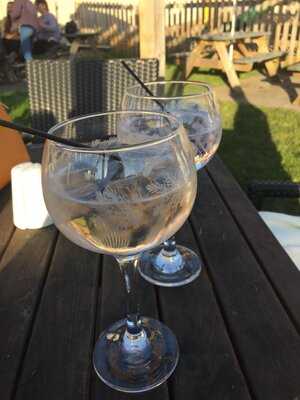 Fox & Hounds Hotel - Photo 7