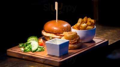 Nineteen Restaurant & Bar