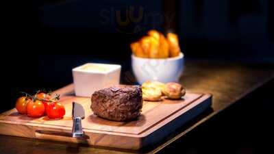 Nineteen Restaurant & Bar