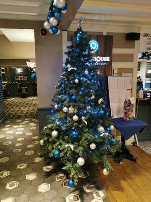 Hollybush Stonehouse Pizza & Carvery - Photo 7