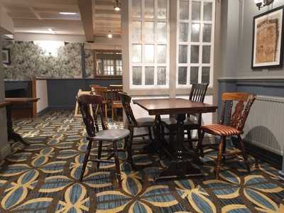 Hollybush Stonehouse Pizza & Carvery