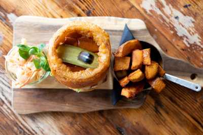 Cobblestones Bar & Grill