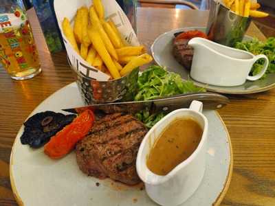 Harvey's Bar/kitchen