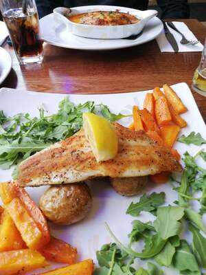 Kurdina Restaurant & Bar