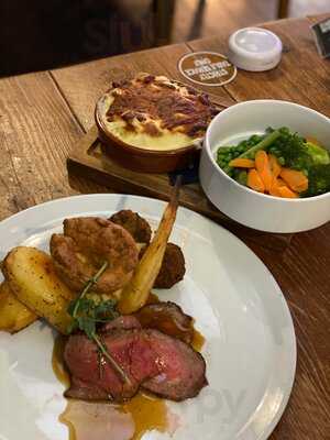 Lucca Restaurant And Lounge