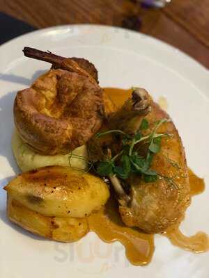 Lucca Restaurant And Lounge