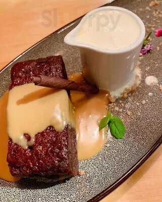 Thomas Restaurant & Bar