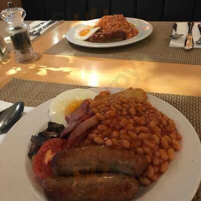 Thomas Restaurant & Bar