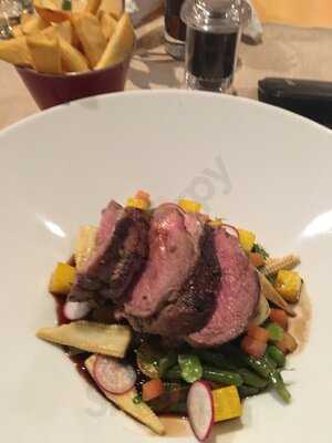 Thomas Restaurant & Bar