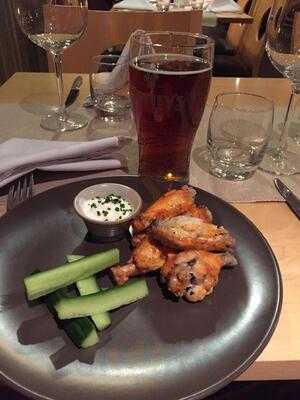 Thomas Restaurant & Bar