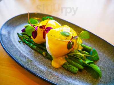 Thomas Restaurant & Bar