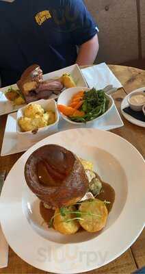 The White Horse Pub & Dining