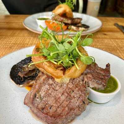 The White Horse Pub & Dining