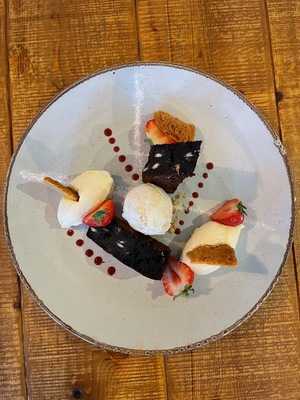 The White Horse Pub & Dining