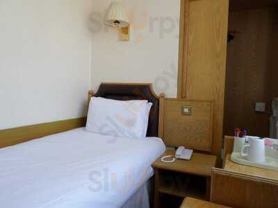 The Sandringham Hotel