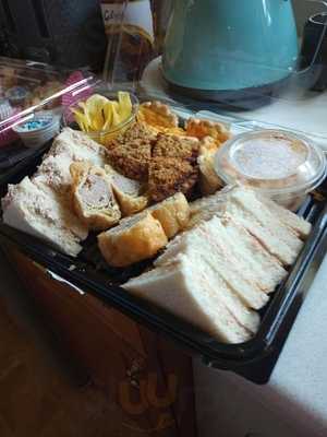 Field's Deli And Cafe